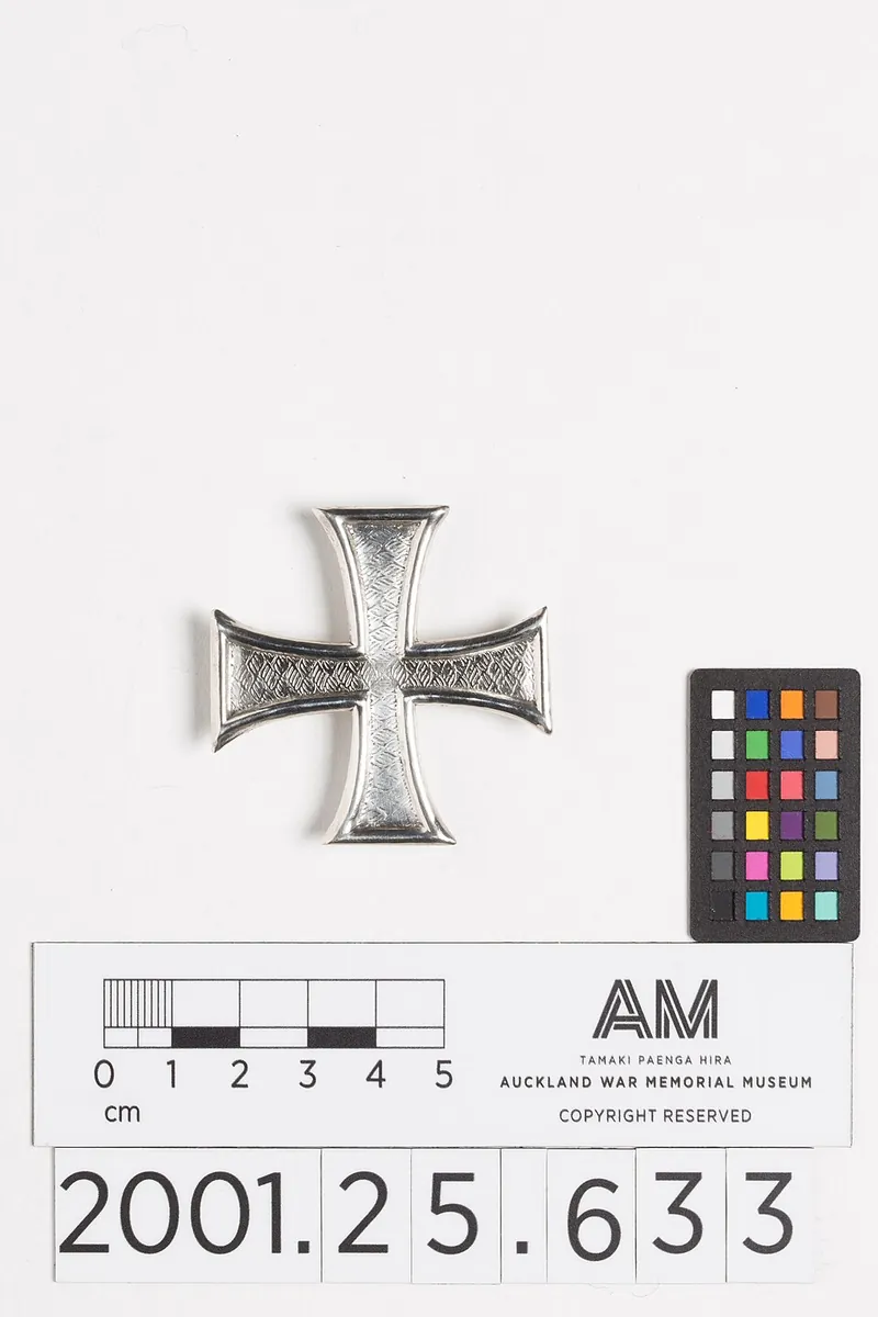 Badge, (lodge) (AM 2001.25.633-3)