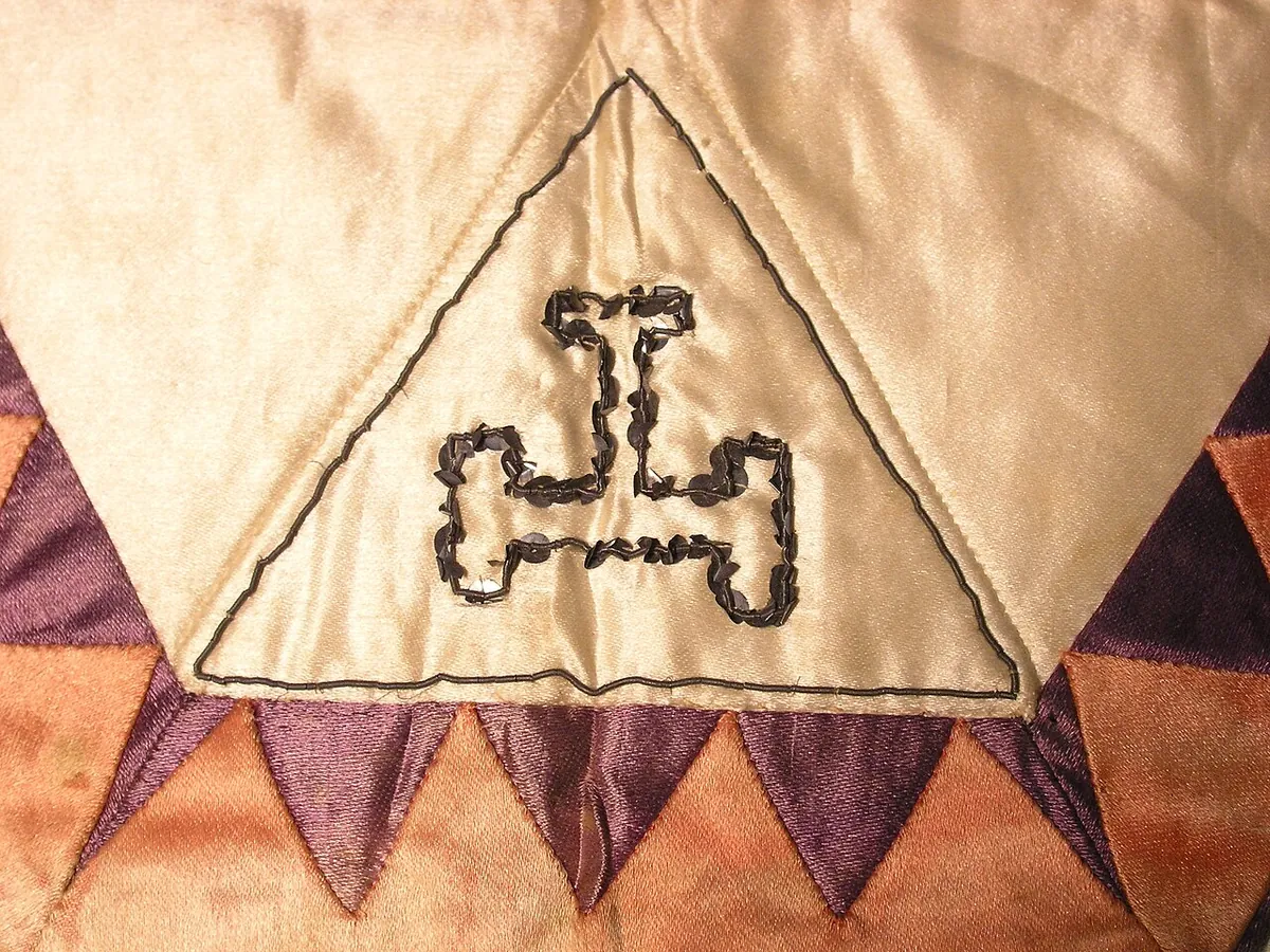 Masonic Collar and Apron (AM 1965.78.535-10)