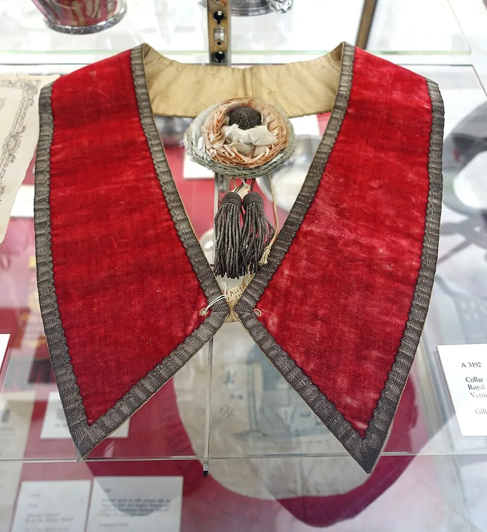 Collar and rosette worn by Royal Arch Mason Jesse Read of Ludlow VT, from 1815-1825 - Bennington Museum - Bennington, VT - DSC08723