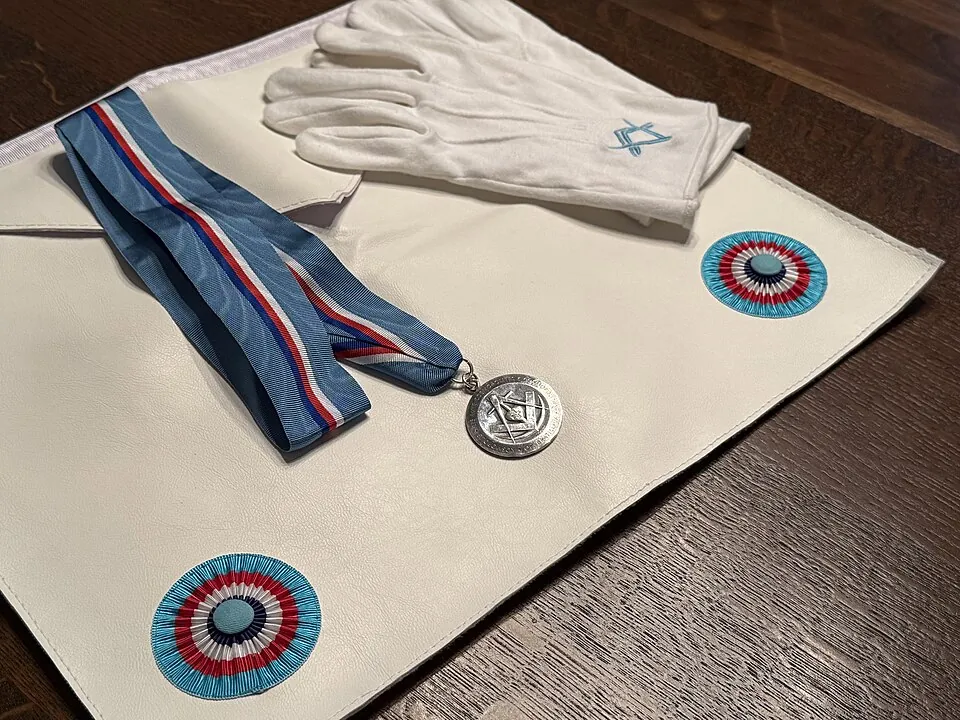Fellowcraft apron and jewel of the Kosmopolis Lodge in Bratislava