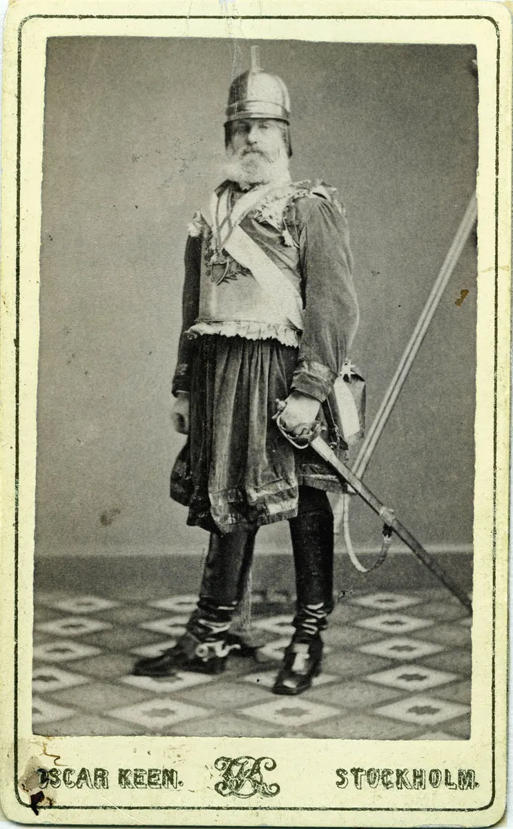 Man i frimurardräkt. Kabinettsporträtt - Nordiska Museet - NMA.0054189