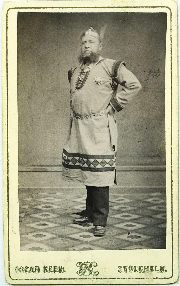 Man i frimurardräkt. Kabinettsporträtt - Nordiska Museet - NMA.0054191