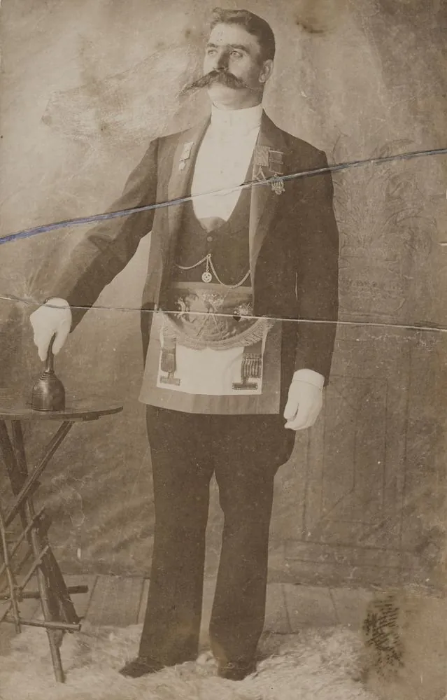 StateLibQld 2 253790 Unidentified member of the Freemasons wearing masonic regalia