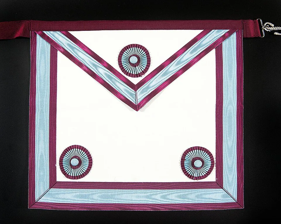 VM 00220 - Apron for a Mark Master Mason - 1951